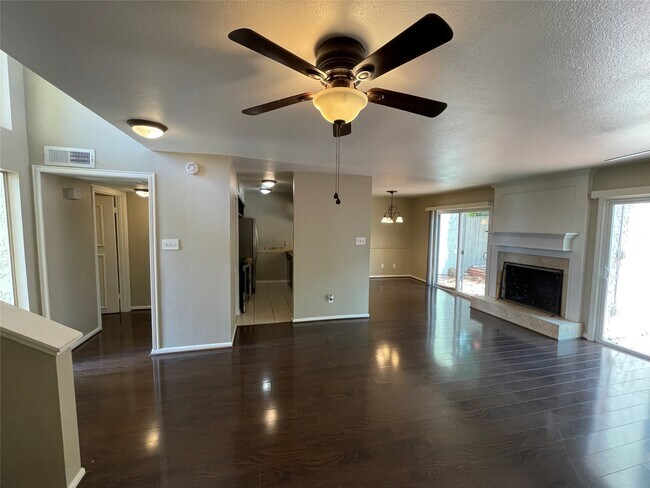 Foto del edificio - 12315 Glenview Dr