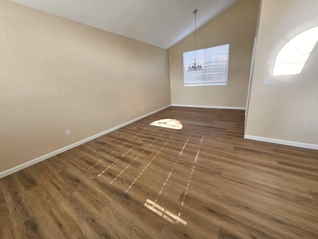 Building Photo - Spacious, well maintained Antioch home