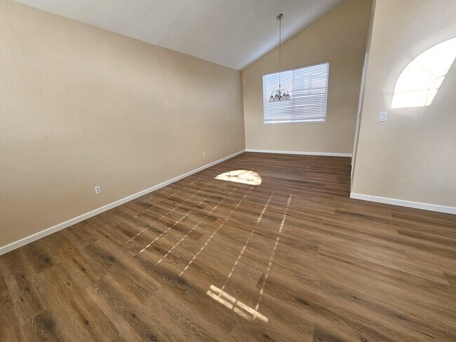 Foto del edificio - Spacious, well maintained Antioch home