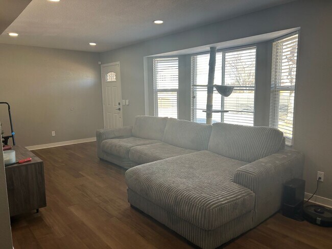 Foto del edificio - Single Family 3 bedroom, 2.5 bath