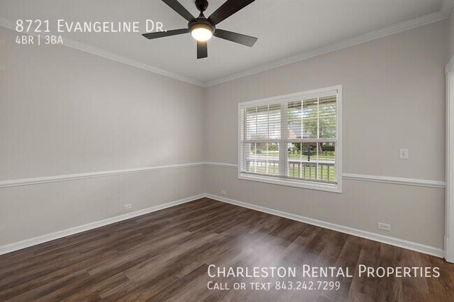 Foto del edificio - 8721 Evangeline Dr