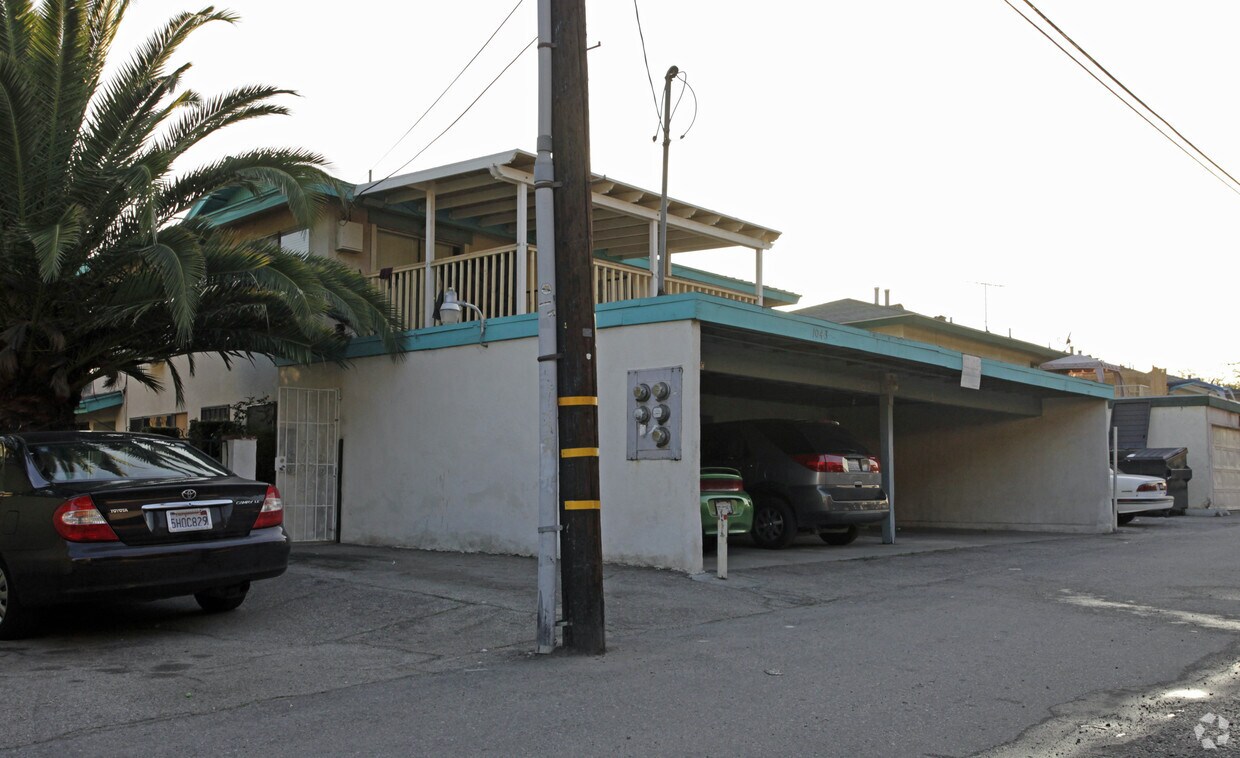 Foto del edificio - 1043 Springfield St