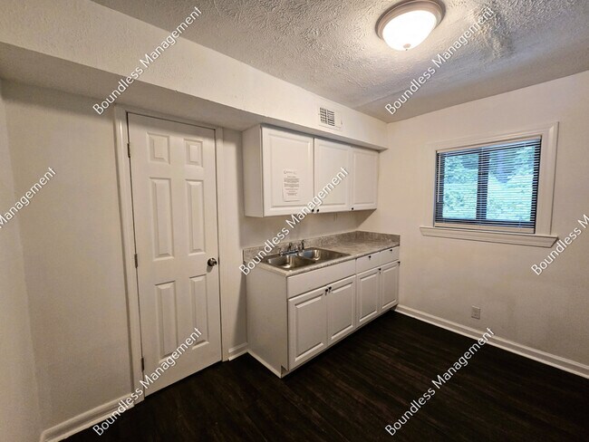 Foto del edificio - 3627 Forrest Park Rd SE