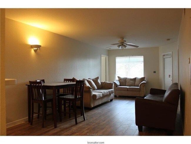 Building Photo - 519 204