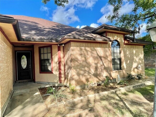 Building Photo - 121 Bumelia St