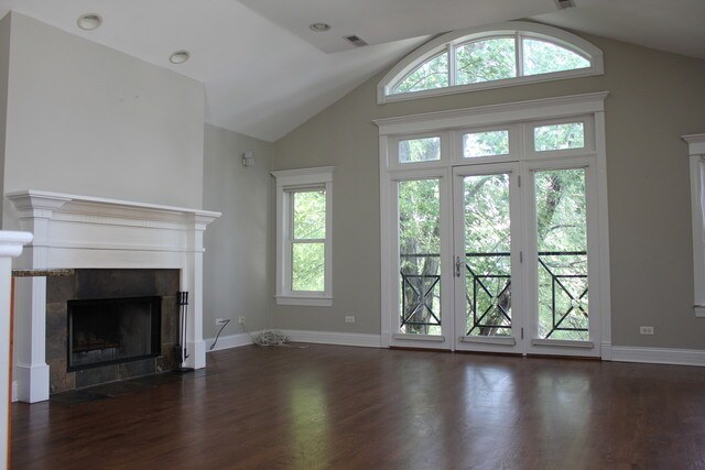 Building Photo - 1121 W Schubert Ave