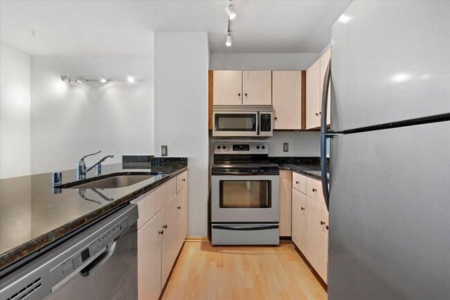 Building Photo - 270 E Highland Ave