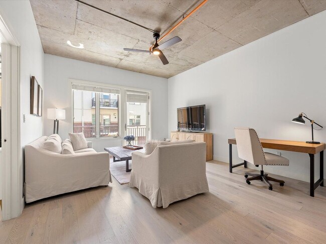 Building Photo - 3301 Arapahoe Ave