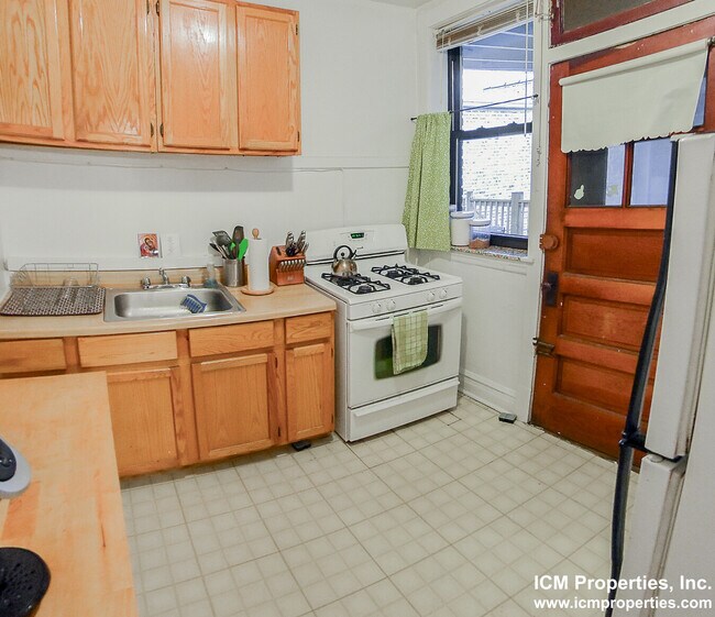 Building Photo - 4844 N Rockwell St