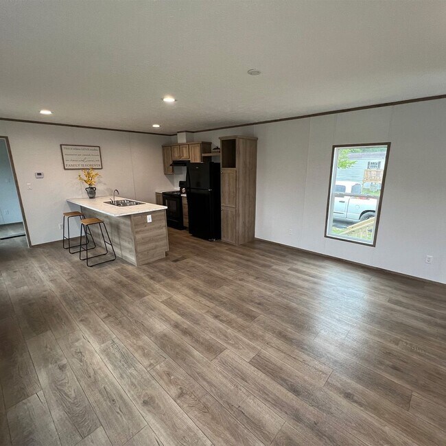 Foto del edificio - 16800 Jessica Rd