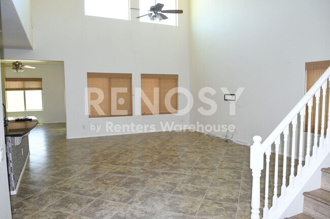 Foto del edificio - Ideal 4Br+Den+Loft 3.5Ba 2.5Cg Home with Solar Near Happy Valley and Loop 303 in Peoria