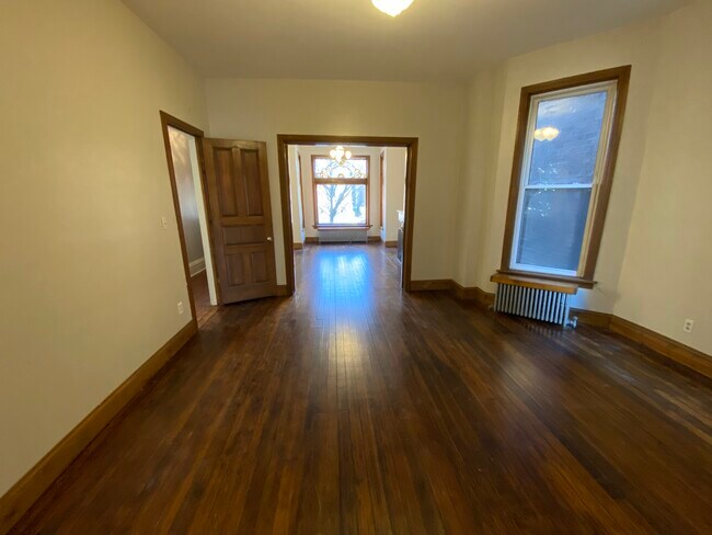 Building Photo - 1114 N Hoyne Ave