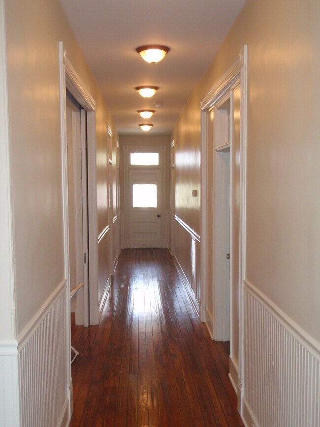 Foto del edificio - 211 Ashley Ave