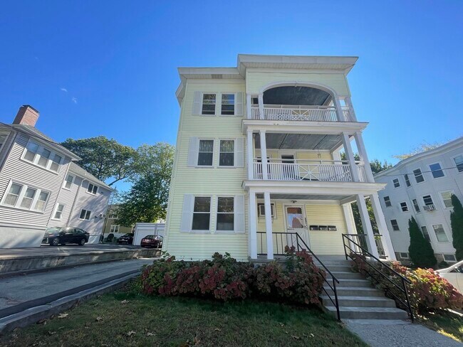 Building Photo - 334 Linwood Ave