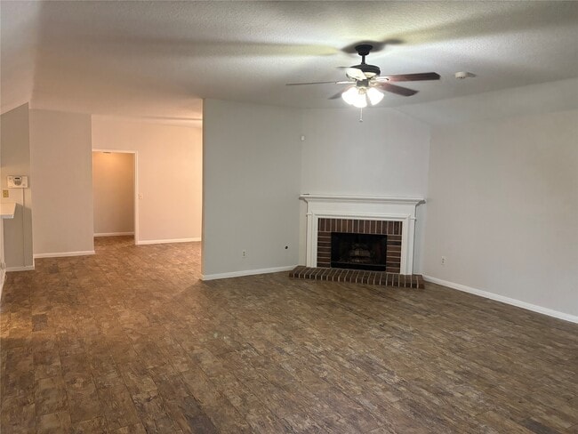 Foto del edificio - 9327 Cabin Creek Dr