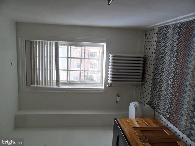 Foto del edificio - 144 E 3rd St