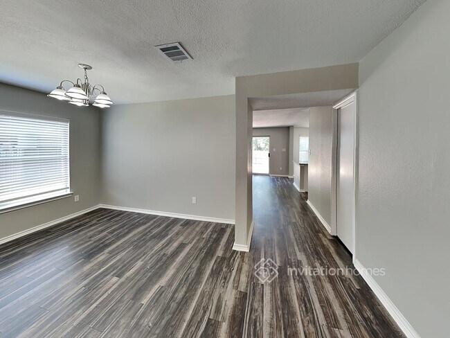 Foto del edificio - 12002 Peachtree Ln