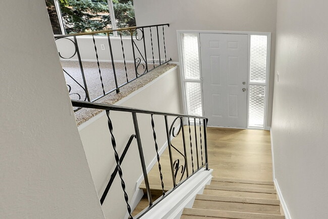 Building Photo - $2,600.00, 3-bed, 2.5-bath, located in Lak...