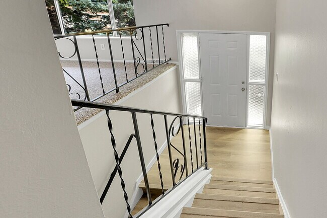 Foto del edificio - $2,600.00, 3-bed, 2.5-bath, located in Lak...