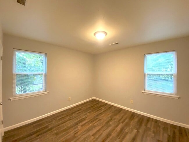 Photo - 2922 Hale Ave Apartment