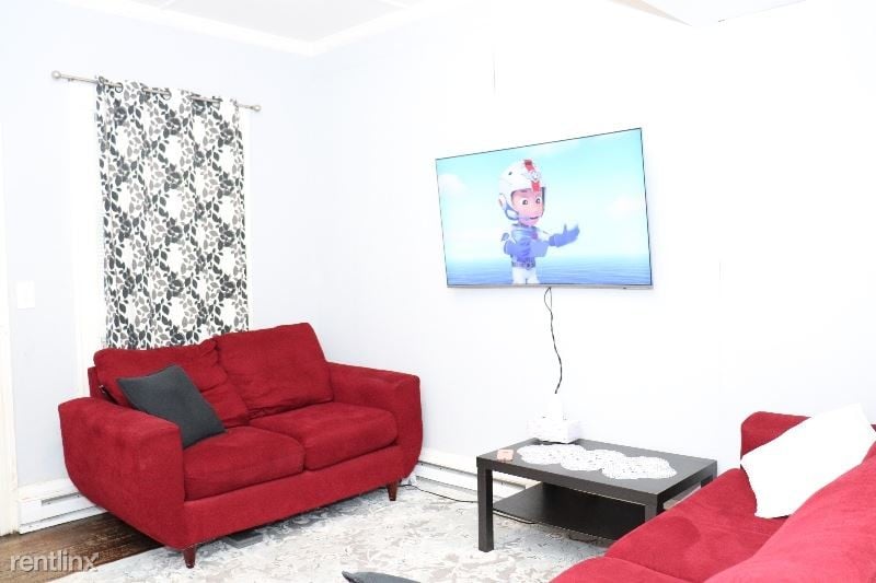 Primary Photo - 2 br, 1 bath Apartment - 76 Humphrey Street