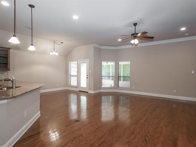 Foto del edificio - 9925 Rolling Hills Dr
