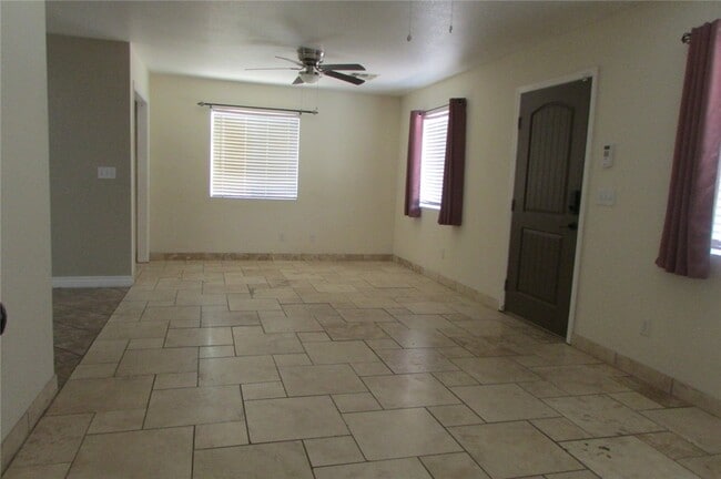 Building Photo - 548 Ramar Rd