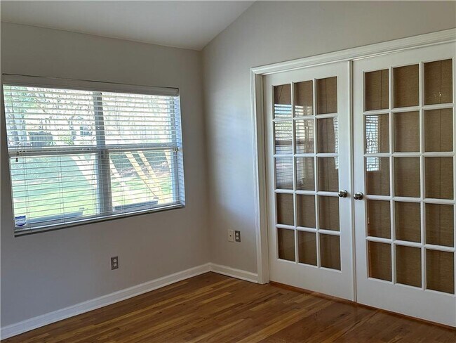 Foto del edificio - 1511 Stone Gate Ln SE