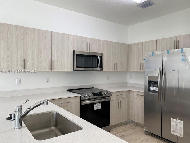 Foto del edificio - 15540 SW 136th St