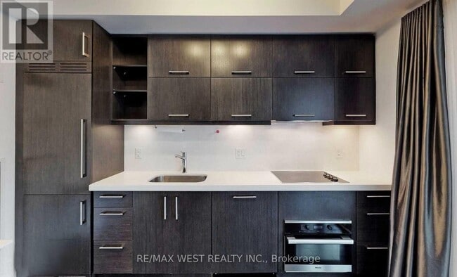 Building Photo - 65 St Mary St