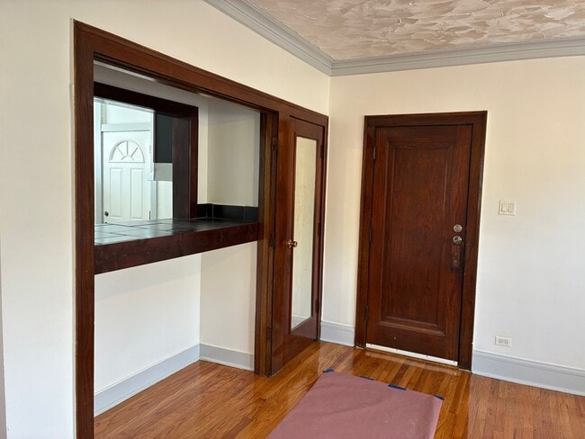 Foto del edificio - 1206 N Laramie Ave
