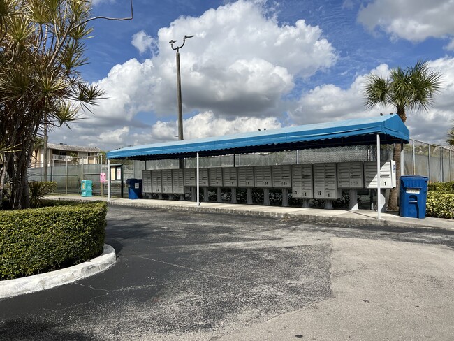 Building Photo - 7490 Miami Lakes Dr