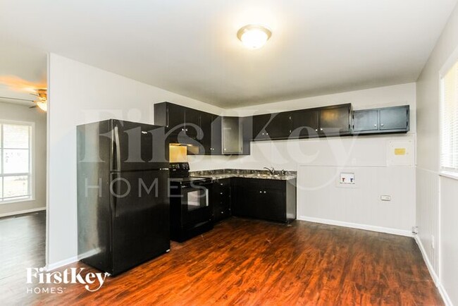 Building Photo - 1541 Younce St