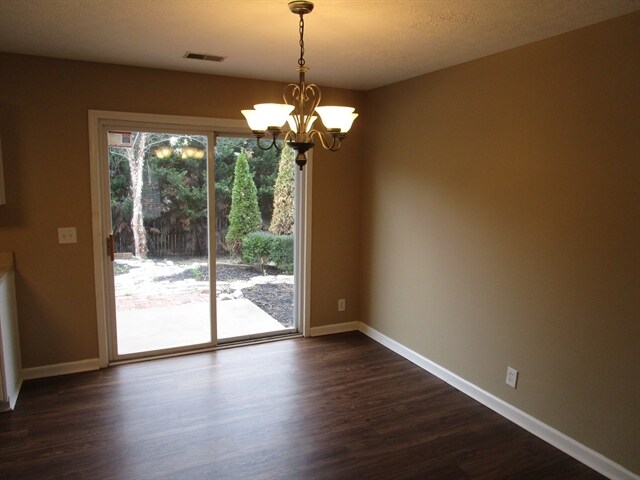 Foto del edificio - 2990 Buckner Ln
