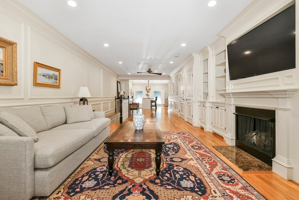 Primary Photo - 447 Beacon St