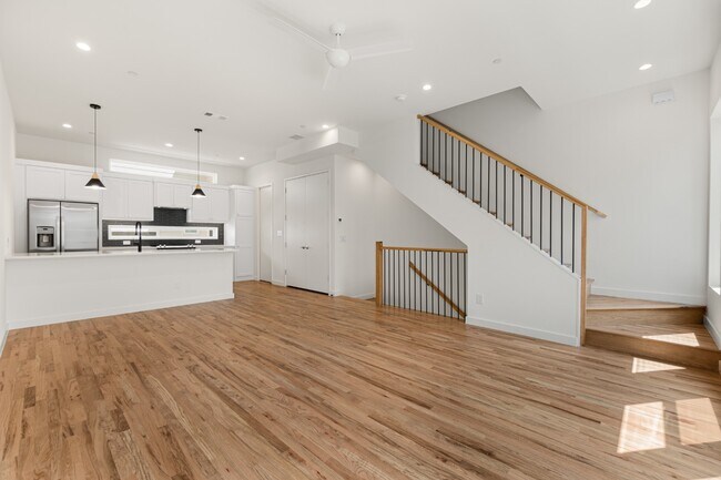 Foto del edificio - Newer 2 bedroom, office, and fenced yard townhome in Lakewood!