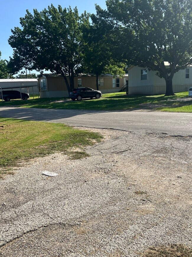 Building Photo - Remodeled 5 Bed | 2 Bath Mobile Home on Ha...