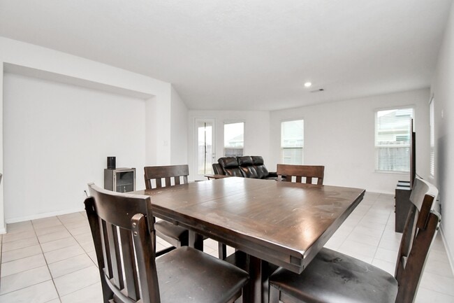 Building Photo - 2030 Domeniko Dr