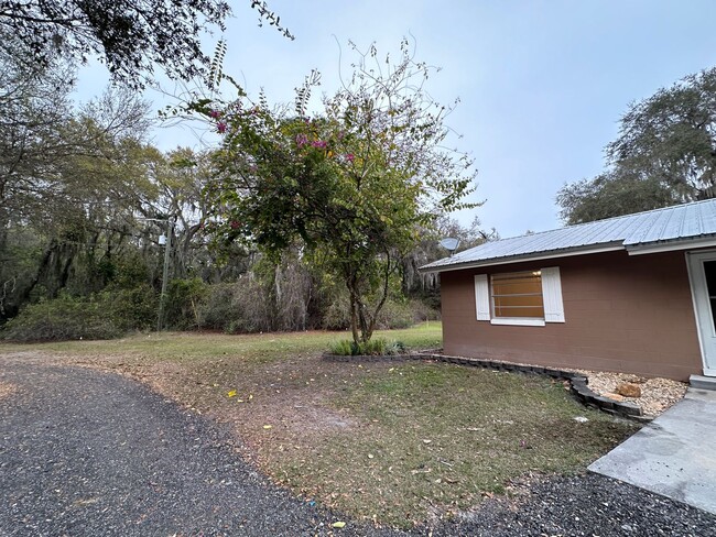 Building Photo - Charming 2/2 Home W/ 1 Car Garage on Almos...