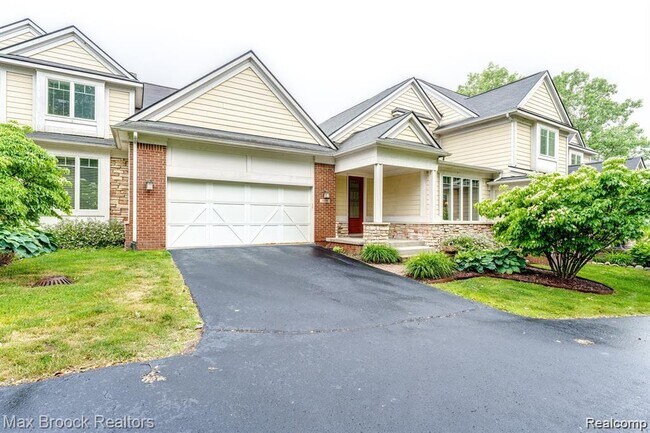 Foto del edificio - 1050 Oakwood Dr