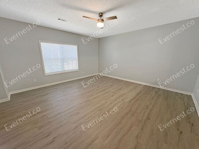 Building Photo - 8667 Thomas Rd
