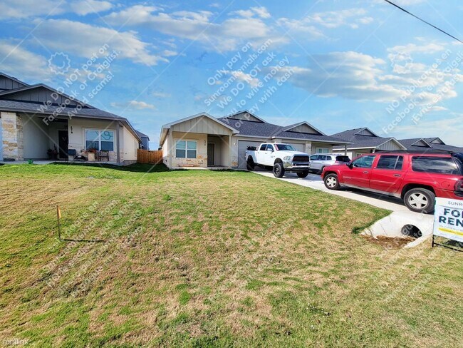 Foto del edificio - 3 br, 2 bath Duplex - 437 County Rd 306 A A