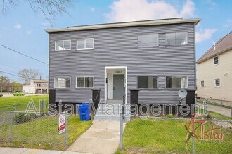 Building Photo - 13815 Idarose Ave