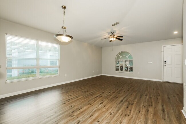 Building Photo - 1036 Lake Shore Ranch Dr