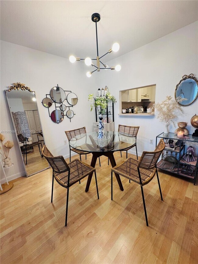 Foto del edificio - 7928 West Dr