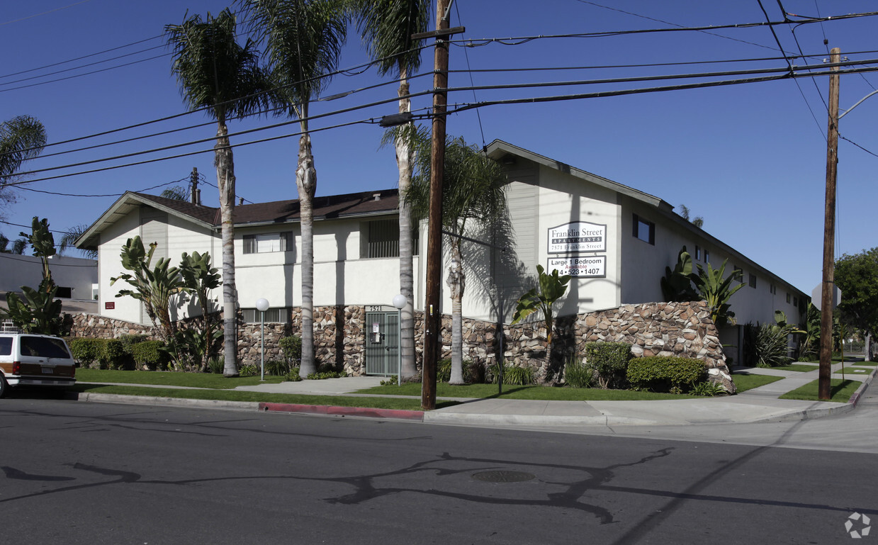 Primary Photo - Franklin Street Apartments