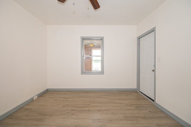 Building Photo - 97 Mayfield St