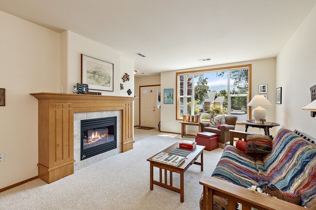 Building Photo - Mountain Meadows 2 Bedroom, 2 Bath Condomi...