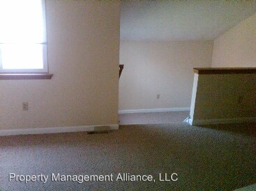 Building Photo - 7468 Coachlight Ln
