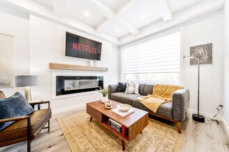 Building Photo - 15809-15897 97 Ave NW